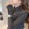 Camiseta interior térmica de cuello alto a rayas para mujer, nuevo estilo otoño/invierno 2026, top cálido ajustado, blusa moderna y elegante