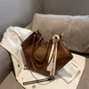 Bolsa Tote de Grande Capacidade para o Dia a Dia, Estilo Vintage, Sensação de Luxo, Bolsa de Ombro Versátil, Bolsa de Axila Casual em Formato de Coração para Mulheres