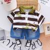 Roupas infantis de verão 2025 polo listrada com lapela espuma manga curta em inglês shorts jeans conjunto de duas peças atacado