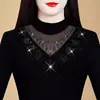 Nueva capa base de encaje con pedrería estilo coreano de otoño e invierno, top hueco de moda, elegante top de manga larga con pedrería para mujeres de mediana edad y mayores