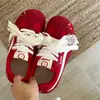 Zapatos de Manzana Roja para Niñas 2026 Nuevos Zapatos de Ballet Casuales Transpirables de Verano Estilo Vintage con Suela Fina, Zapatos de Entrenamiento Alemanes Extremadamente Atractivos