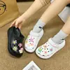 Nuevos Accesorios de Resina Versátiles Dopamina Flor Hueca Mariposa Charms Lindos para Zapatos DIY para Zuecos