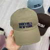 Gorra de Béisbol Retro Americana con Bloques de Color y Bordado de Letras de Ala Ancha y Copa Suave para Mujer, Primavera y Verano, Gorra con Visera para Adelgazar el Rostro para Hombre, Moderna