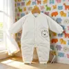 26 Macacão Acolchoado de Bebê Outono/Inverno 120g com Bordado de Desenho Animado, Macacão Quente de Bebê para Atacado, Tamanhos 66-80