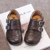 Zapatos de Cuero para Niños 2026 Otoño Nuevos de Cuero Suave Zapatos Individuales Retro Estilo Británico Nicho Grabado Zapatos Pequeños de Cuero para Niñas con Doble Hebilla