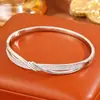 Pulsera de Diamantes Cruzados para Mujer, Pulsera Abierta de Circonita Chapada en Cobre Dorado Que No Se Desvanece, Artículo de Venta Caliente Transfronterizo con un Toque de Alta Gama
