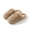 Nuevos estilos de otoño e invierno: Pantuflas de felpa de algodón para mujer con detalles de piel, engrosadas para mayor calidez, adecuadas para usar en interiores y con una suela suave y cómoda