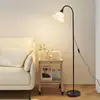 Lámpara de pie moderna minimalista color crema para mesita de noche, lámpara decorativa estilo nórdico para sala de estar, lámpara de pie para dormitorio, lámpara para sofá, lámpara de mesa ambiental con temática floral