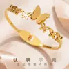 Pulsera de Acero de Titanio para Mujer con Diseño de Apertura Doble Mariposa, Chapada en Oro de 18 Quilates, No se Desvanece, Lujo Ligero, Pulsera de Moda de Gama Alta