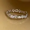 Anel Exquisito com Padrão Vazado Doce e Cool para Mulheres, Versátil e Fashion, Anel Aberto Empilhável, Anel para Dedo Indicador com Design de Nicho