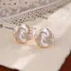 Brincos Femininos de Prata Banhados a Ouro Real Argola de Prata com Pérola e Zircônia Leve Luxo Alto Padrão Design de Sentido Niche Verão