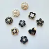 Novo Estilo Pequena Camélia Perfumada Flor de Trevo de Quatro Folhas Tamancos Sapatos de Feijão Material para Capa de Celular Acessórios Grampo de Cabelo Cabeça