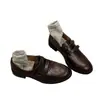 Mocassins slip-on estilo britânico retrô para mulheres, nova coleção 2026, sapatos pequenos de couro versáteis com saltos grossos e tiras de velcro, sapatilhas da moda