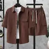 Conjunto de Shorts e Camisa de Manga Curta Estilo Hong Kong para os Jogos Olímpicos de Verão da Juventude de 2026 Conjunto de Duas Peças Camisa Solta com Lapela Jaqueta Masculina