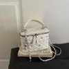 Bolsa quadrada pequena com corrente cravejada de diamantes estilo coreano de luxo leve para mulheres, bolsa de mão casual versátil, bolsa de ombro e transversal elegante para o dia a dia