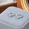 Brincos Elegantes Estilo Novo 2023 Design de Nicho Feminino Brincos de Zircônia Açucarada Estilo Ins Fivela de Orelha para Estudante