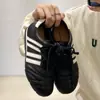 Tênis Brancos de Couro Macio com Solado Grosso 2026 Primavera Novo Cadarço Casual Sapatos de Treino Alemães com Design Estiloso e Visual Esportivo