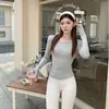 Top moderno y versátil con un elegante diseño en el hombro, espalda cruzada, efecto adelgazante, cintura ajustada, camiseta de manga larga 26002