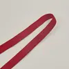 Correa plana de cuadrícula cuadrada de 1 cm de colores en stock, correa de hombro de felpa antideslizante de un solo lado, banda elástica de poliéster cepillado para ropa interior