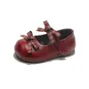 Sapatos de Couro para Meninas 2026 Outono Novo Estilo Sapatos de Princesa Retro com Laço Duplo para Meninas Jovens Mocassins de Solado Macio Tendência