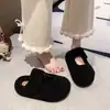 Zapatillas de una tira soñadoras, frescas, elegantes 2026 Estilo popular de celebridad de Internet, zapatillas de alto valor, magníficas, exquisitas, estilo callejero para mujer
