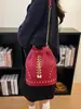 Bolso de hombro retro con tachuelas para mujer, estilo 'hot girl', transfronterizo, nuevo bolso de hombro de moda europeo y americano para ir al trabajo, bolso tote de nicho