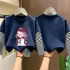 Camiseta de manga larga a rayas de algodón puro para niñas, estilo primavera y otoño, imitación de dos piezas, top de dibujos animados estiloso para niños mayores