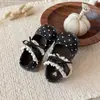 Sapatos de Couro com Bolinhas para Bebê Menina 2026 Outono Novo Retro Laço de Cadarço Sapatos de Princesa Sapatos Individuais Macios para Crianças