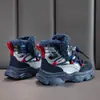 Botas de neve de inverno para meninas, novo estilo 2026, sapatos de algodão com forro de fleece para meninas, tamanho grande, antiderrapantes, quentes, tênis esportivos infantis