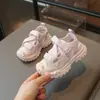 Sandálias Esportivas Infantis Novo Estilo Verão 2026, Sapatos Casuais Respiráveis de Malha para Corrida de Meninas, Tênis Leves de Pneu para Meninos