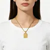 Collar de acero de titanio con 26 letras en inglés de estilo europeo y americano para hombres y mujeres, colgante de letra cuadrada de hip hop de acero inoxidable de 18 quilates.