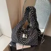 Bolsa de tela casual de gran capacidad para mujer 2026 Nueva moda Lunares Hombro Axila Viaje diario Tote Bolsa grande