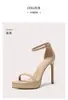 Sandálias de salto alto prateadas de uma tira para mulheres, novo estilo verão 2026, sexy, com salto médio fino, design elegante e plataforma à prova d'água