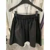 Falda Corta Elástica de Encaje con Empalmes de Estilo Coreano Versátil para Mujer, Adelgazante, Línea A, Verano 2026