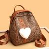 Mochila de celebridad en vivo en línea 2024 para mujer, bolso de hombro niche tipo concha, gran capacidad, bolso para mujer con letra presbópica, moda