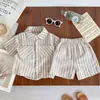 Estilo Retro de Algodón y Lino~Conjunto de Camisa de Manga Corta a Rayas Verticales y Pantalones Cortos Estilo Coreano para Niños, Conjunto de Dos Piezas de Verano para Niños y Niñas