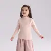 Rollos grandes y pequeños otoño e invierno 2026 nuevo estilo para niños suéter con cuello de encaje medio alto para niñas top interior suave antipilling para niños