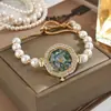 Novo Relógio Celebre da Internet com Mostrador de Girassol Totalmente Cravejado de Diamantes Pérola, Pequeno e Fino, com Alto Valor de Cor, Pulseira de Relógio com Visor Digital