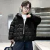2026 Novo Estilo Jaqueta de Algodão com Penas para Meninos, Casaco de Inverno para Crianças Maiores, Top Quente de Inverno, Roupa Casual de Algodão de Cor Sólida