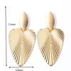 Pendientes de abanico personalizados con hojas y patrón de metal exagerado popular transfronterizo de Europa y Estados Unidos de Amazon Pendientes de oreja exagerados para mujer