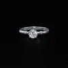 Anillo de Diamante Moissanita Esmeralda Diseñado Chapado en Oro de 18K para Propuesta y Boda Anillo de Plata de Ley para Mujeres Venta al por Mayor