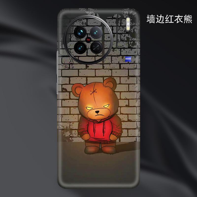 墙边红衣熊.jpg
