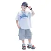 Camiseta de Verano 2026 Estilo Nuevo para Niños Camiseta de Niños Estilo Americano Moderno Fresco Estampado de Letras Manga Corta para Niños Medianos y Grandes Camiseta Casual Cómoda de Cuello Redondo para Hombres
