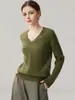 Suéter de cachemira liso con cuello en V para mujer, nuevo estilo otoño/invierno, tejido de ochos, suéter liso de manga larga, adecuado para el trabajo, corte ajustado y se puede usar como capa base