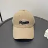 Boné de Baseball Versátil com Top Macio para Primavera e Verão Feminino, com Circunferência de Cabeça Grande, Aba Larga Profunda, Letras Bordadas Estilo Coreano, Boné Bico de Pato para Cobrir o Rosto