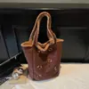 Bolsa Feminina de Caxemira Estilo Retro Coreano 2025 Nova Bolsa de Ombro Tote para Outono e Inverno Bolsa Transversal Grande Capacidade para o Dia a Dia