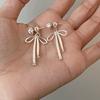 Pendientes elegantes de estilo occidental con lazo frío y aguja de plata 925, pendientes versátiles para viajeros, pendientes de nicho dulces y geniales.