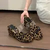 Primer Encuentro con las Sandalias Slip-On Estilo Francés con Estampado de Leopardo y Lunares para Mujer, Nuevo Modelo Verano 2026, Tacón de Cuña, Chanclas de Playa de Moda y Versátiles