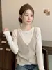 Top de malha exclusivo e bonito em blocos de cor com design de peça dupla falsa, apresentando cintura com cordão e mangas compridas, perfeito para o outono, e ostentando um estilo coreano chique.