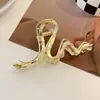 Nuevo Clip Metálico de Tiburón Estilo Coreano y Japonés para Mujer Primavera/Verano 2025, Pinza Grande para la Parte Trasera de la Cabeza, Accesorio para el Cabello Fresco y Dulce de Yiwu